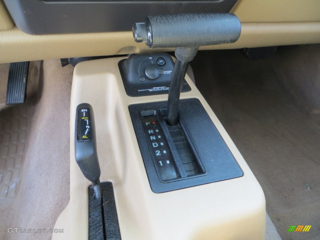 2000 Wrangler Sahara 4x4 - Stone White / Camel/Dark Green photo #34