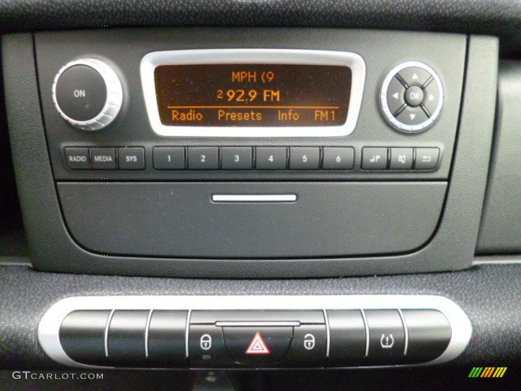2013 Smart fortwo pure coupe Audio System Photo #82952809