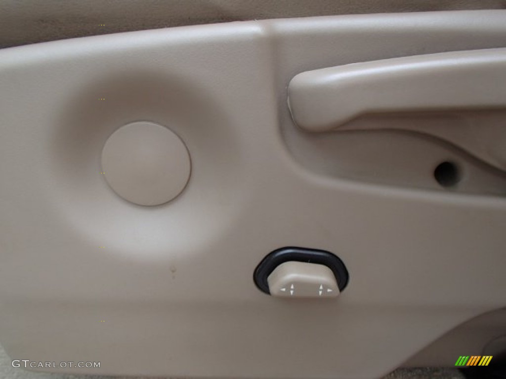 2007 Relay 3 - Polar White / Tan photo #16
