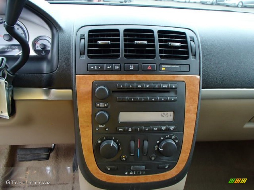 2007 Saturn Relay 3 Controls Photo #82954945