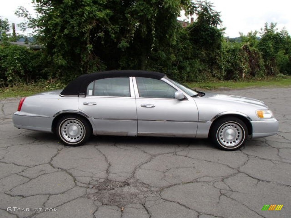 Silver Frost Metallic Lincoln Town Car