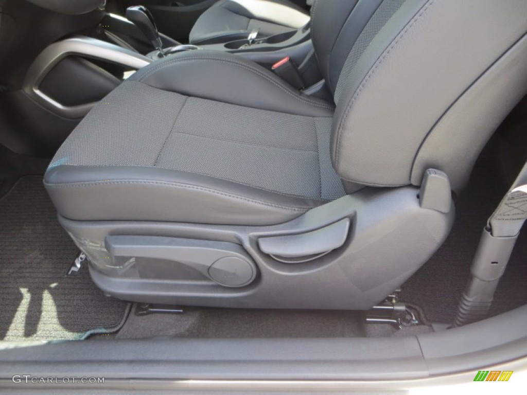 2013 Hyundai Veloster Standard Veloster Model Front Seat Photo #82955283