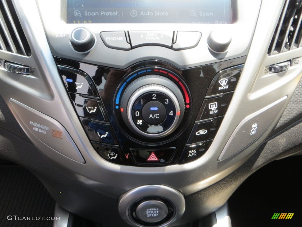 2013 Hyundai Veloster Standard Veloster Model Controls Photo #82955410