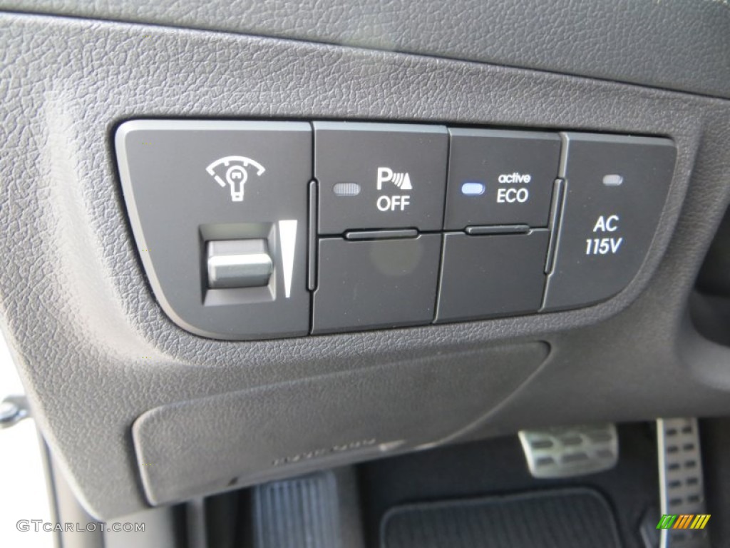 2013 Hyundai Veloster Standard Veloster Model Controls Photo #82955527