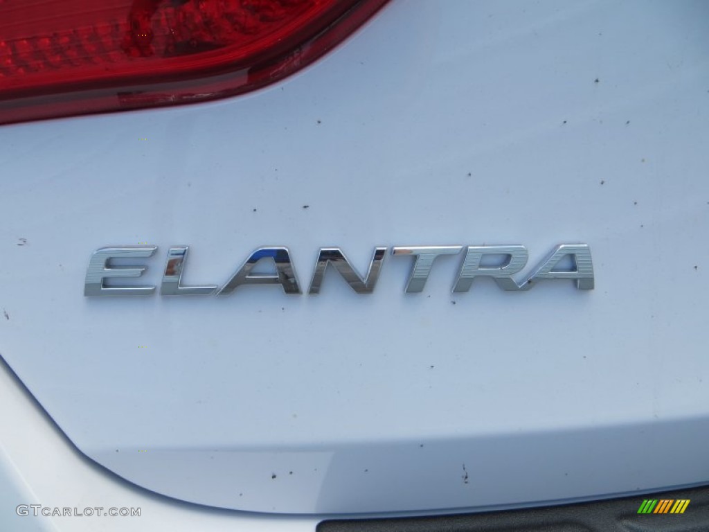 2013 Elantra GT - Monaco White / Beige photo #13