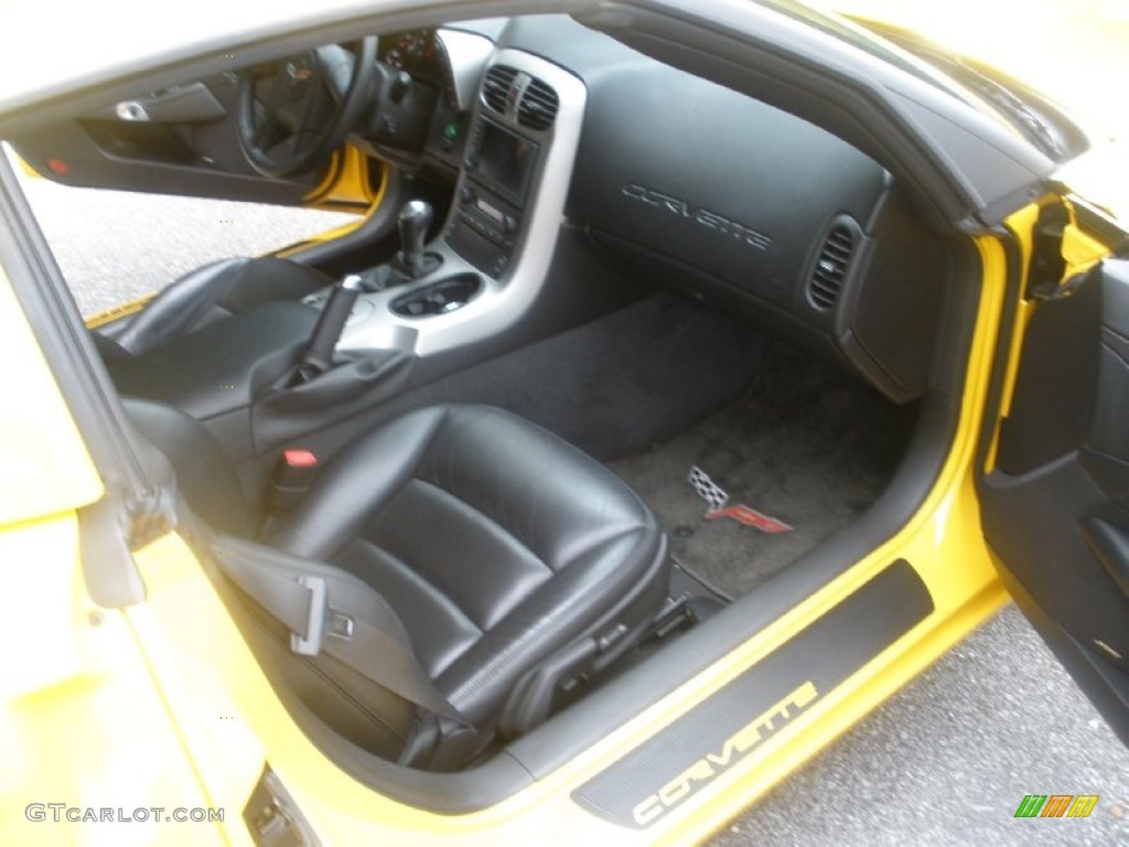 2005 Corvette Coupe - Millenium Yellow / Ebony photo #17