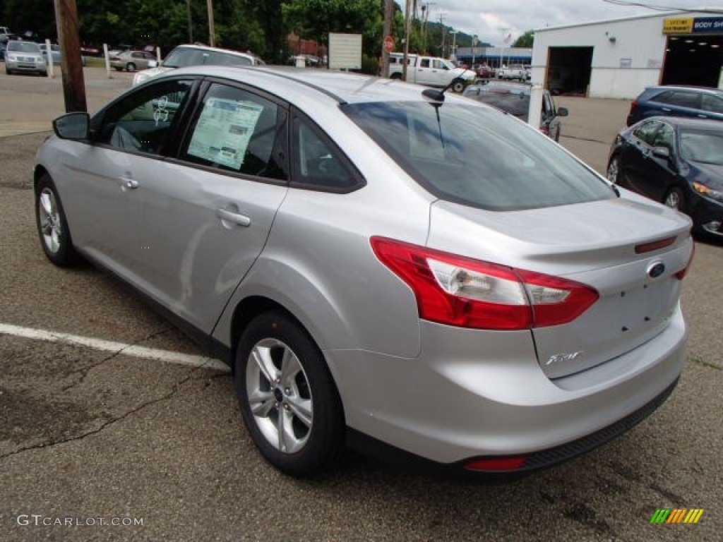 2013 Focus SE Sedan - Ingot Silver / Charcoal Black photo #6