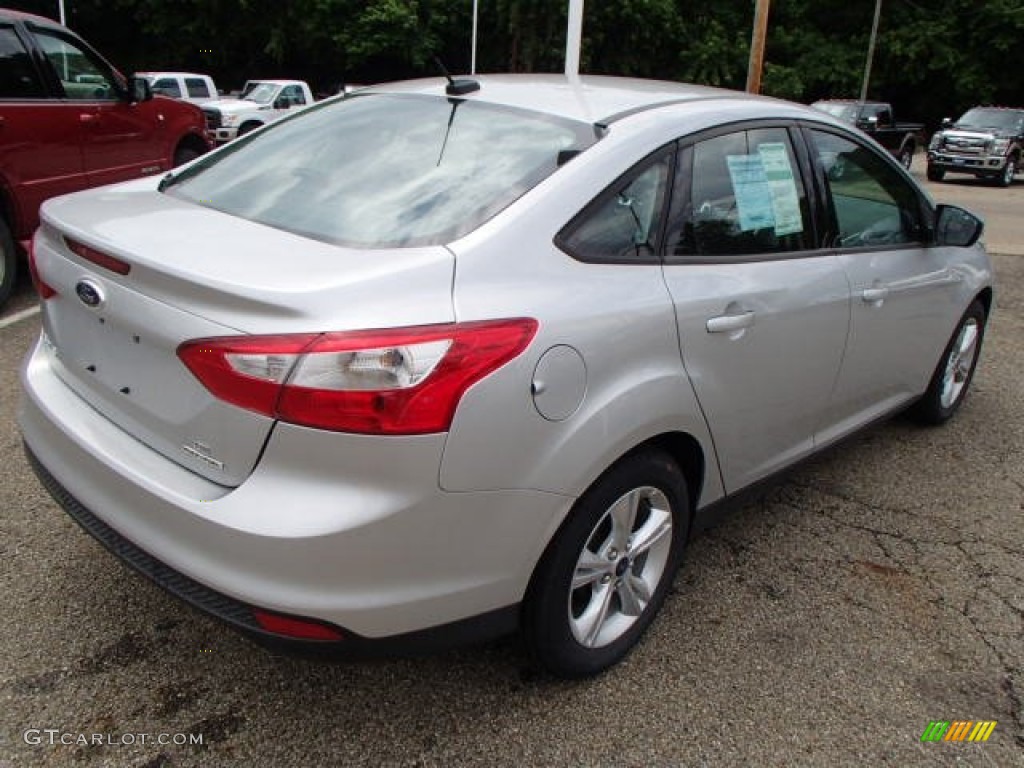 2013 Focus SE Sedan - Ingot Silver / Charcoal Black photo #8