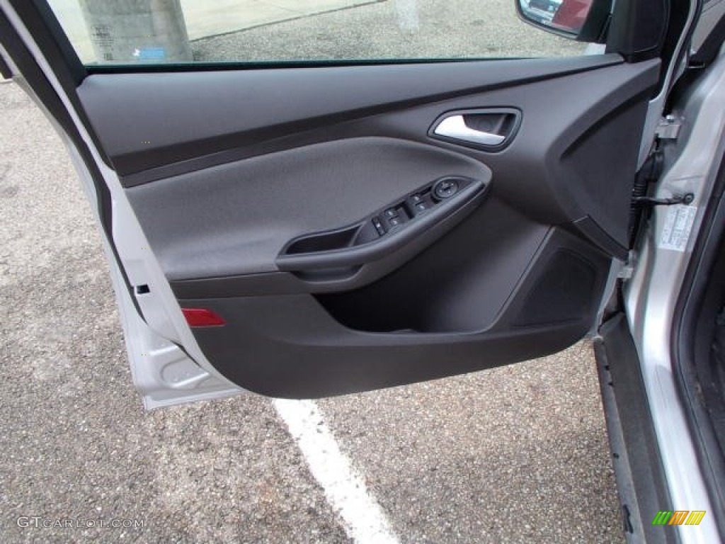 2013 Focus SE Sedan - Ingot Silver / Charcoal Black photo #11