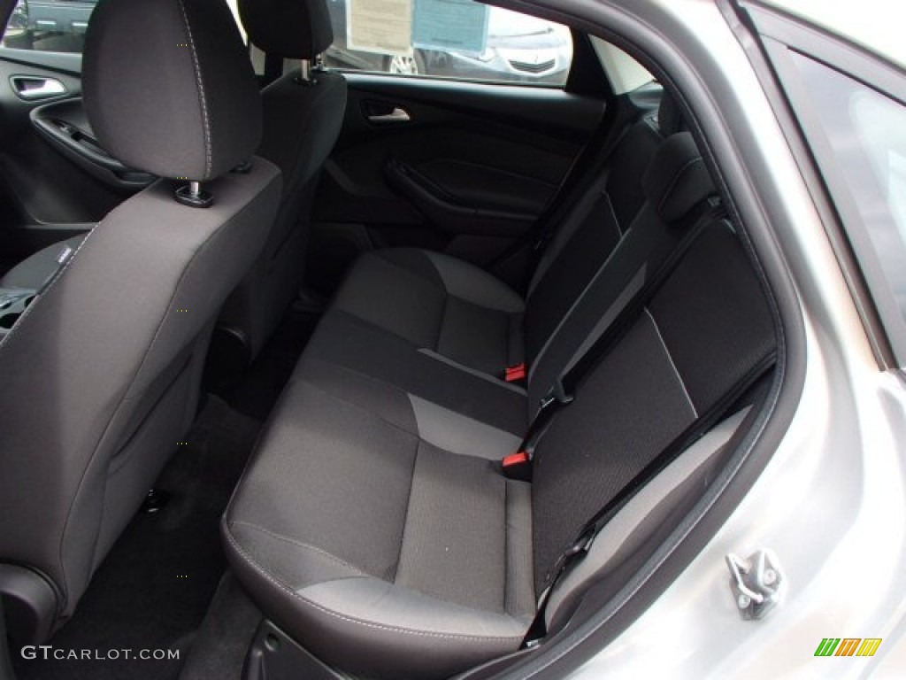 2013 Focus SE Sedan - Ingot Silver / Charcoal Black photo #12