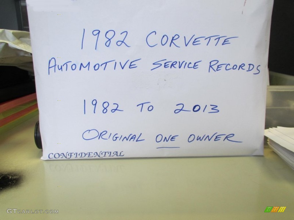 1982 Corvette Coupe - White / Dark Red photo #12