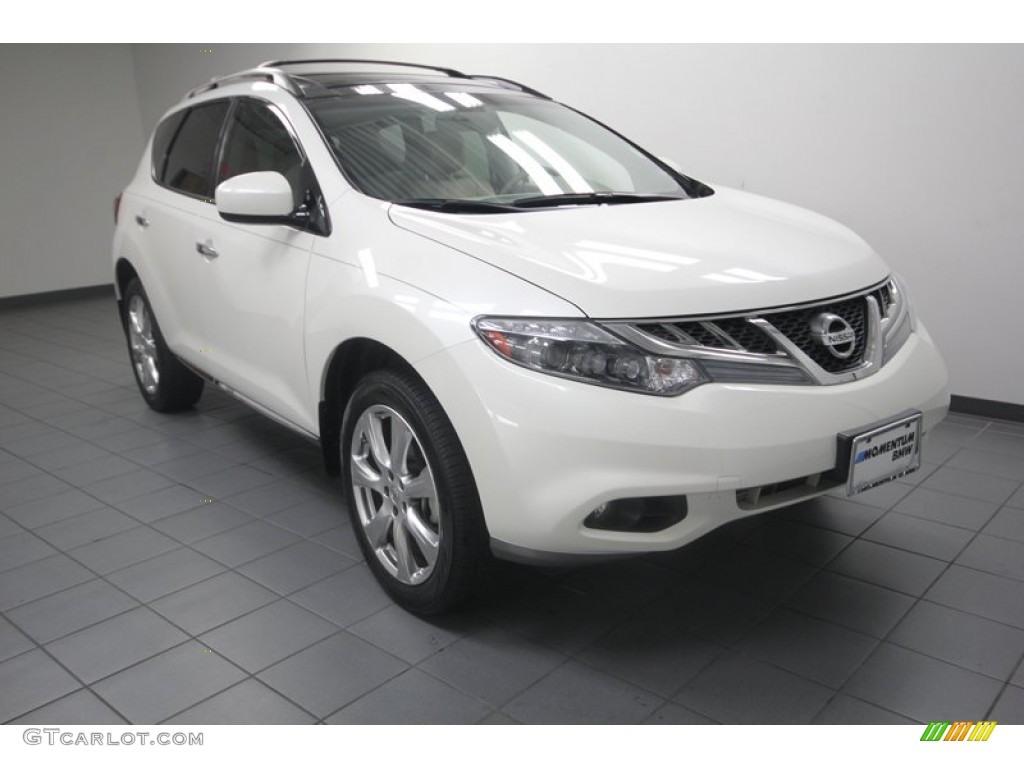 Pearl White Nissan Murano