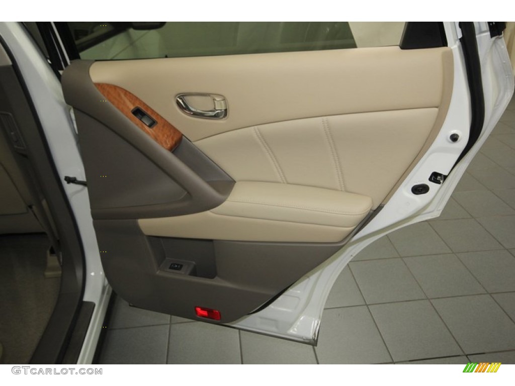 2012 Murano LE Platinum Edition - Pearl White / Beige photo #44