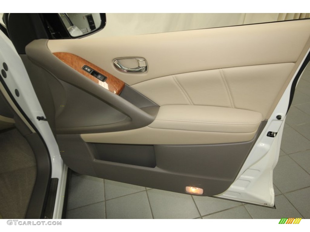 2012 Murano LE Platinum Edition - Pearl White / Beige photo #49