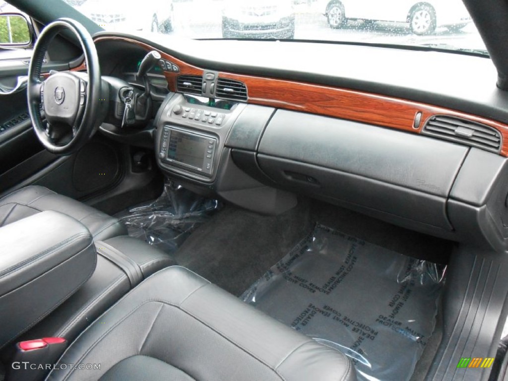 2005 Cadillac DeVille Sedan Black Dashboard Photo #82964048