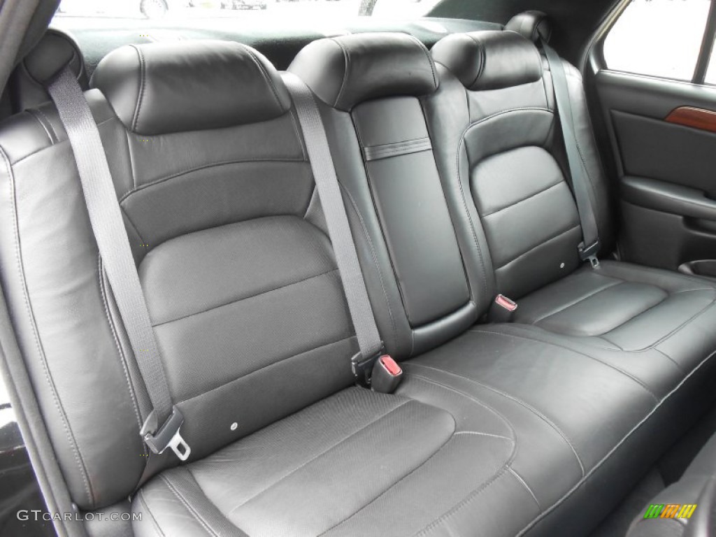 2005 Cadillac DeVille Sedan Rear Seat Photo #82964095