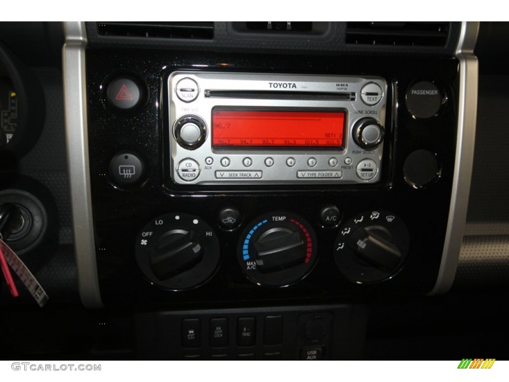 2011 Toyota FJ Cruiser 4WD Audio System Photo #82965724