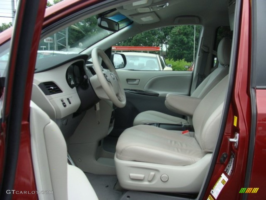 2011 Sienna LE AWD - Salsa Red Pearl / Light Gray photo #7