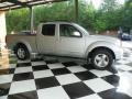 2007 Radiant Silver Nissan Frontier LE Crew Cab 4x4  photo #1