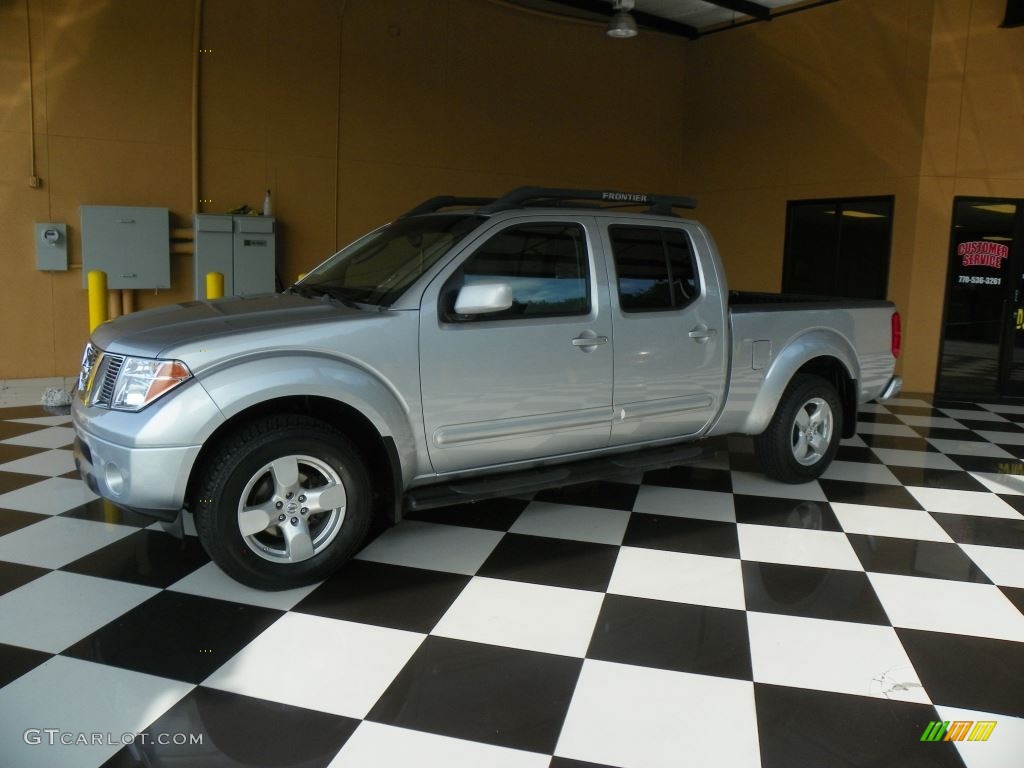2007 Frontier LE Crew Cab 4x4 - Radiant Silver / Steel photo #3