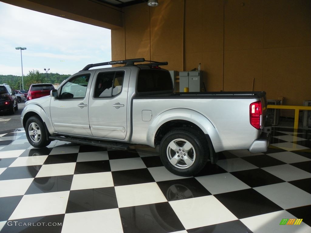 2007 Frontier LE Crew Cab 4x4 - Radiant Silver / Steel photo #4