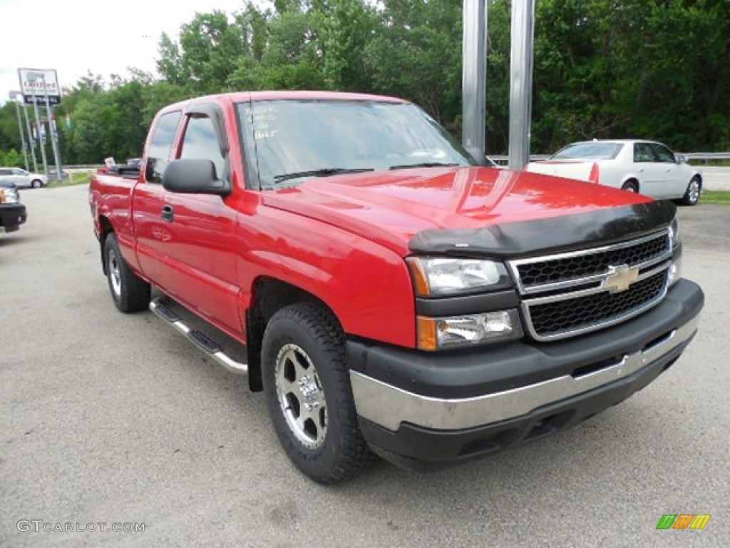 2007 Silverado 1500 Classic LS Extended Cab 4x4 - Victory Red / Dark Charcoal photo #9