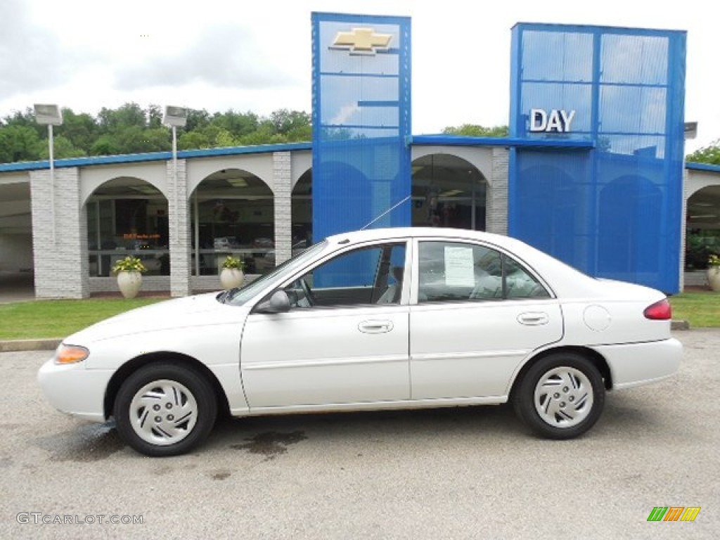 2001 Escort SE Sedan - Oxford White / Medium Graphite photo #2