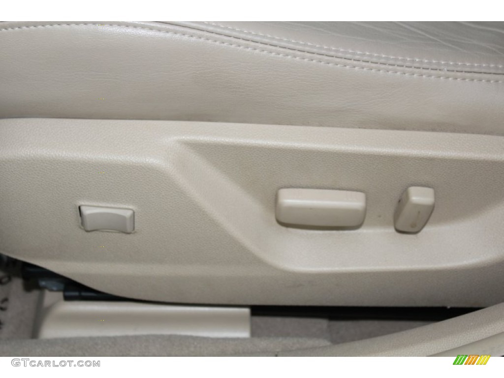 2010 Cadillac CTS 3.0 Sedan Controls Photo #82979283