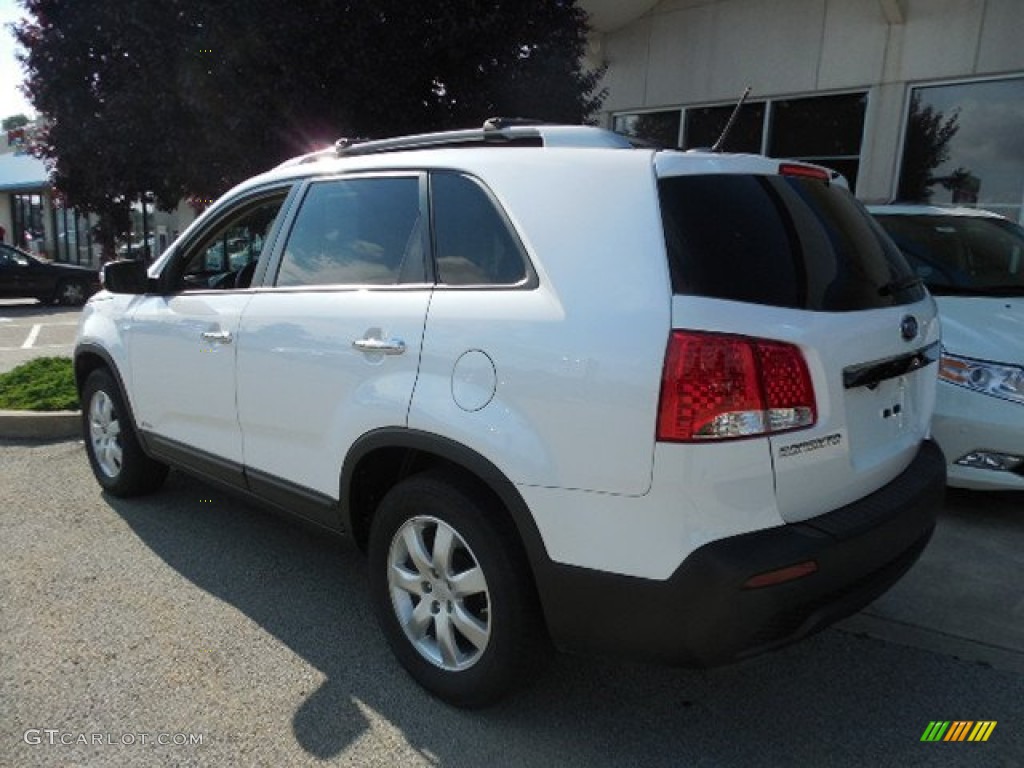 2011 Sorento LX AWD - Snow White Pearl / Beige photo #3