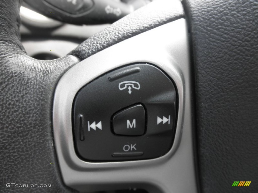 2011 Ford Fiesta SES Hatchback Controls Photo #82980656