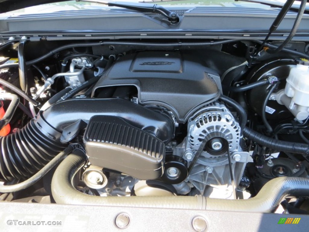 2013 Chevrolet Avalanche LS Engine Photos