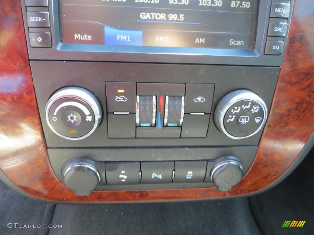 2013 Chevrolet Avalanche LS Controls Photo #82987363