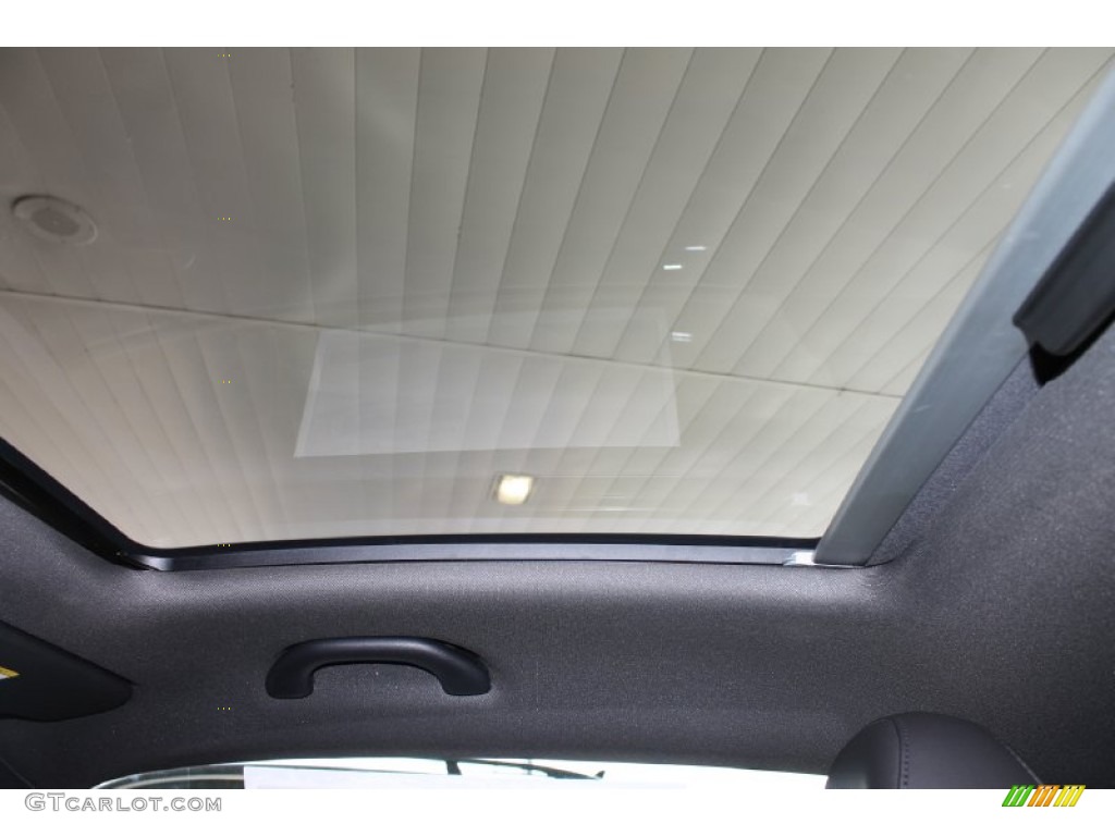 2013 Volkswagen Beetle R-Line Sunroof Photo #82988659