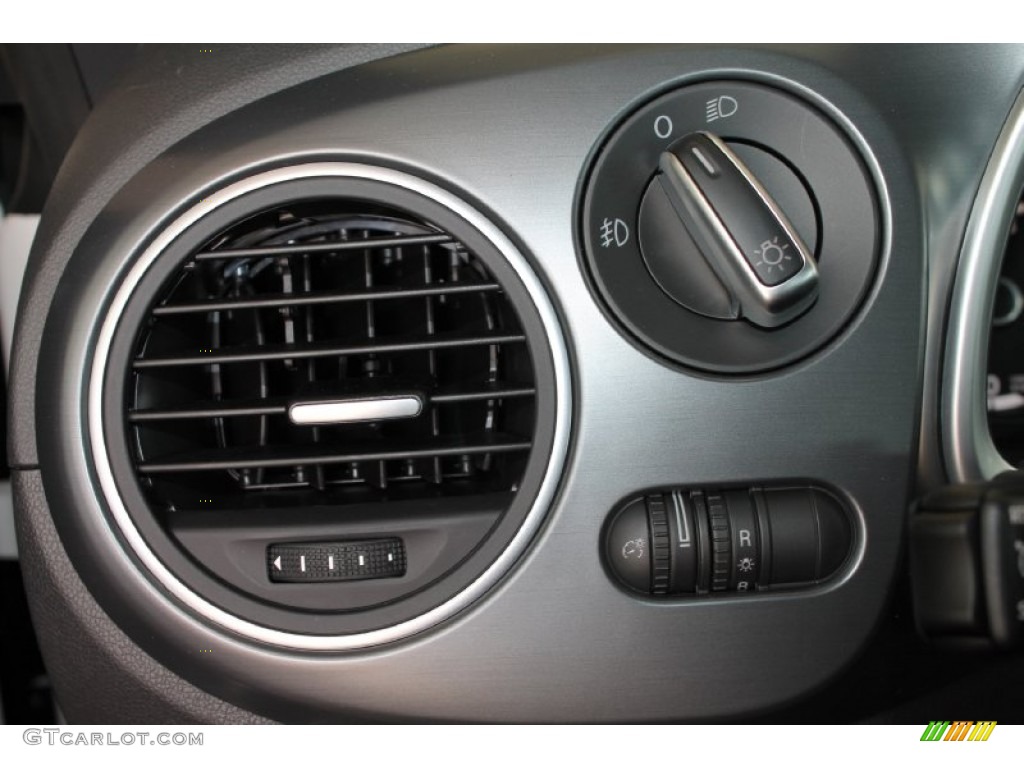 2013 Volkswagen Beetle R-Line Controls Photo #82988819