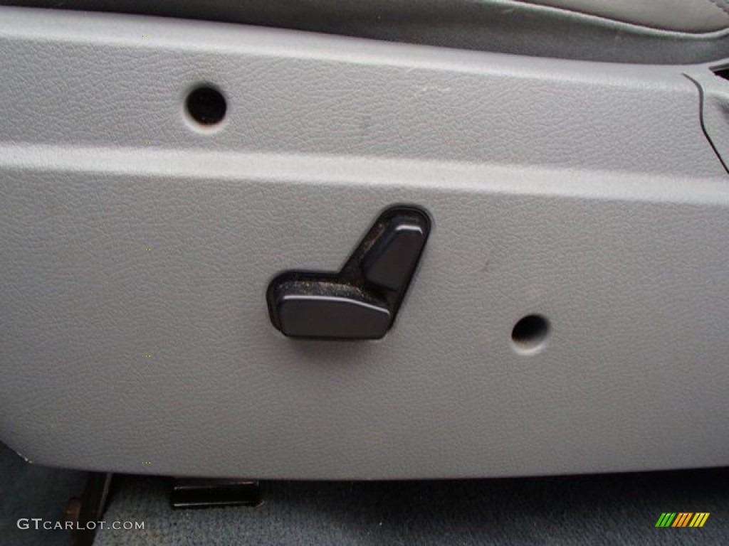 2005 Durango Limited 4x4 - Bright Silver Metallic / Dark Khaki/Light Graystone photo #17