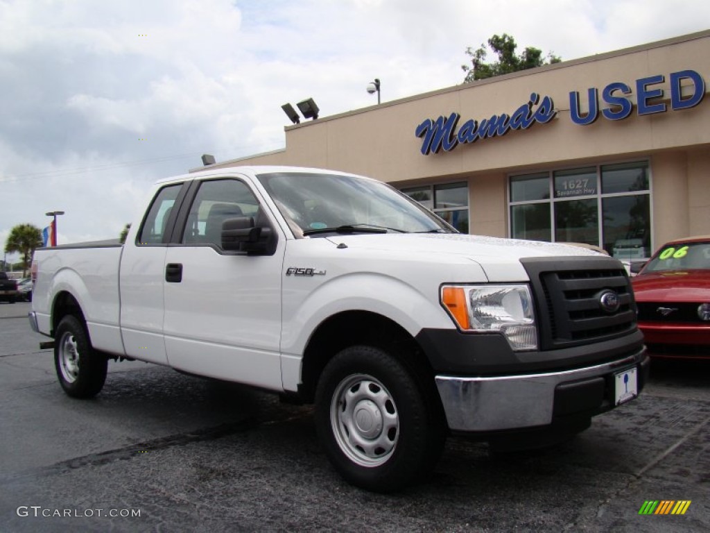 2011 F150 XL SuperCab - Oxford White / Steel Gray photo #2