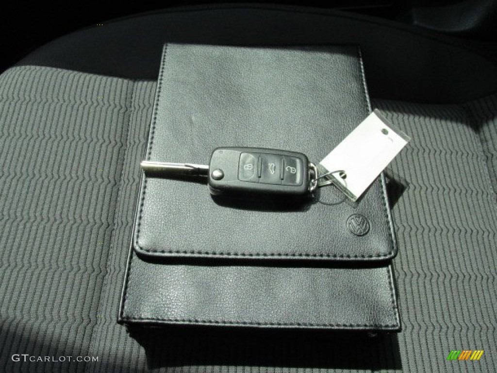 2012 Volkswagen Beetle 2.5L Keys Photo #82990670