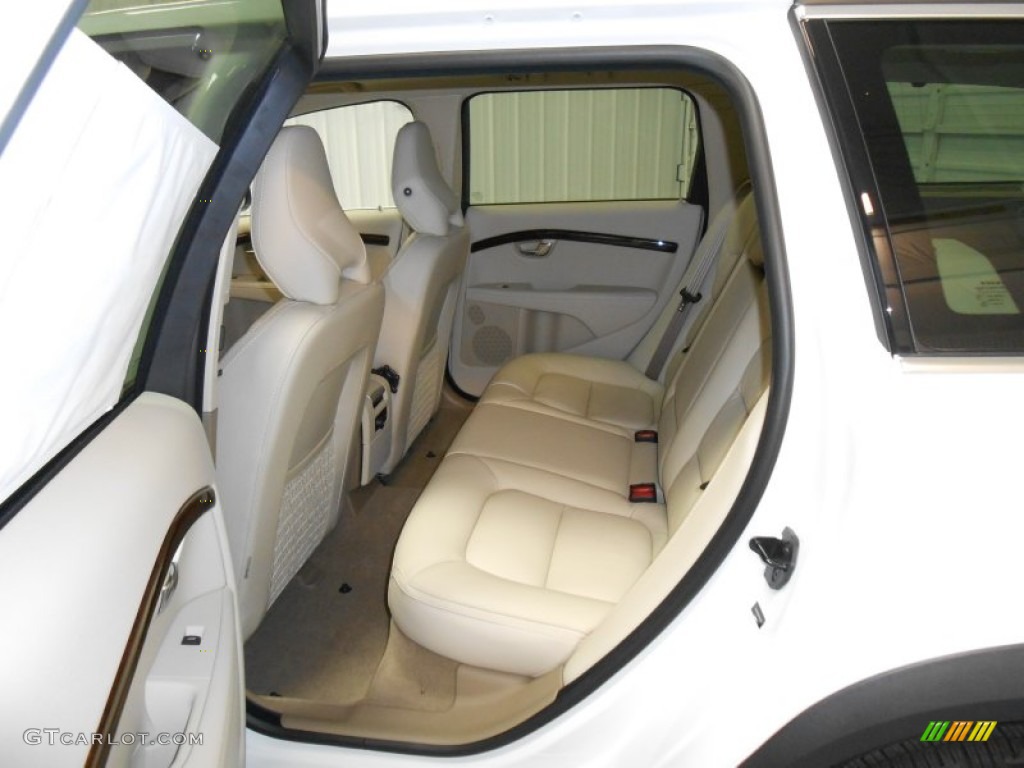 2013 Volvo XC70 3.2 AWD Rear Seat Photos