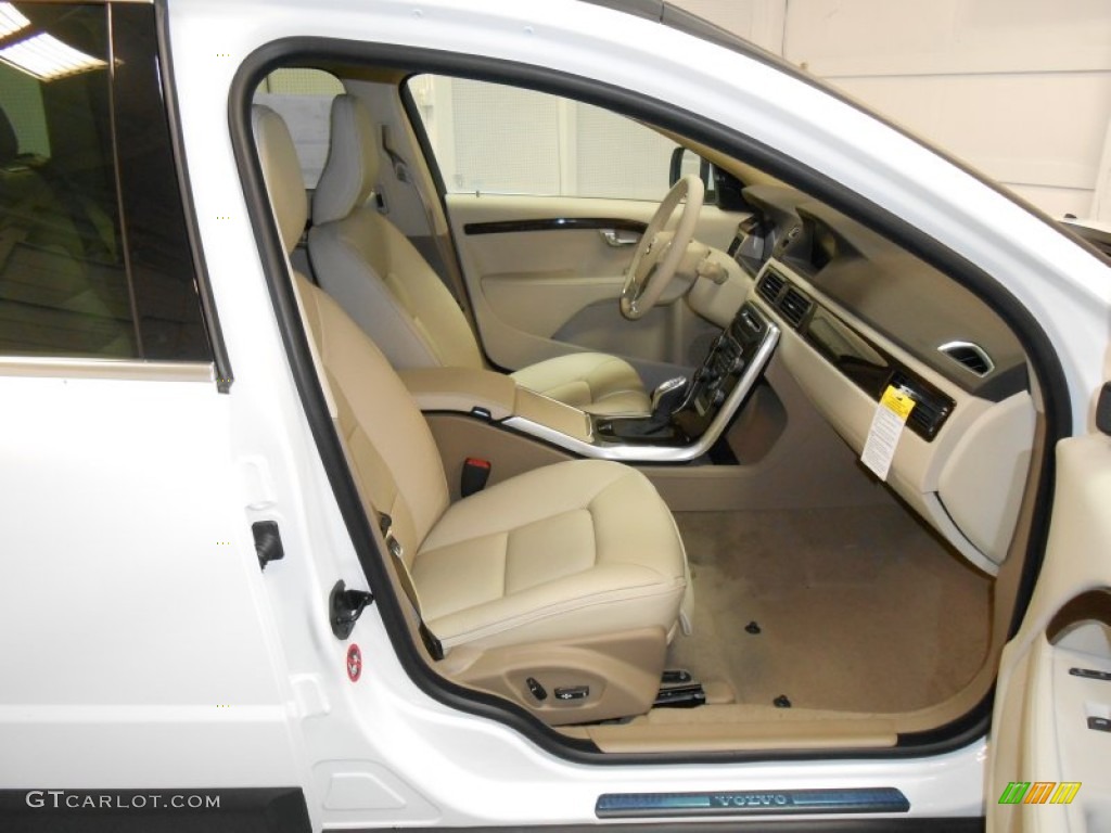 2013 Volvo XC70 3.2 AWD Front Seat Photos