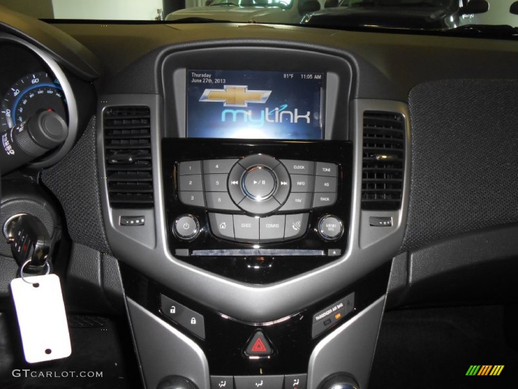 2014 Chevrolet Cruze LT Controls Photo #82992965