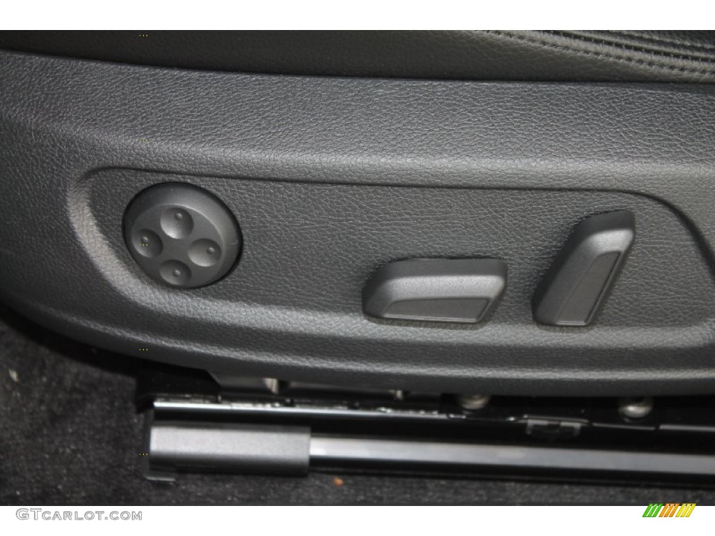 2013 Volkswagen CC R-Line Controls Photo #82993196