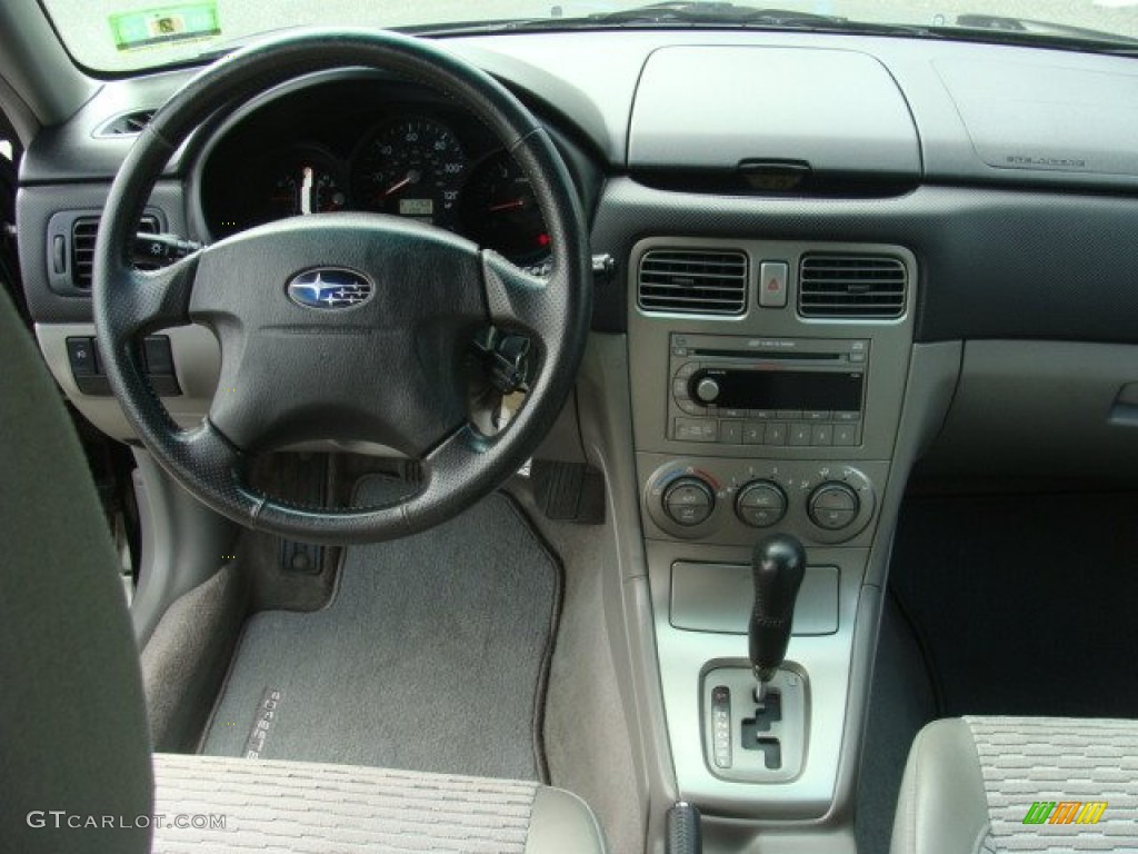 2004 Forester 2.5 XS - Java Black Pearl / Gray photo #10