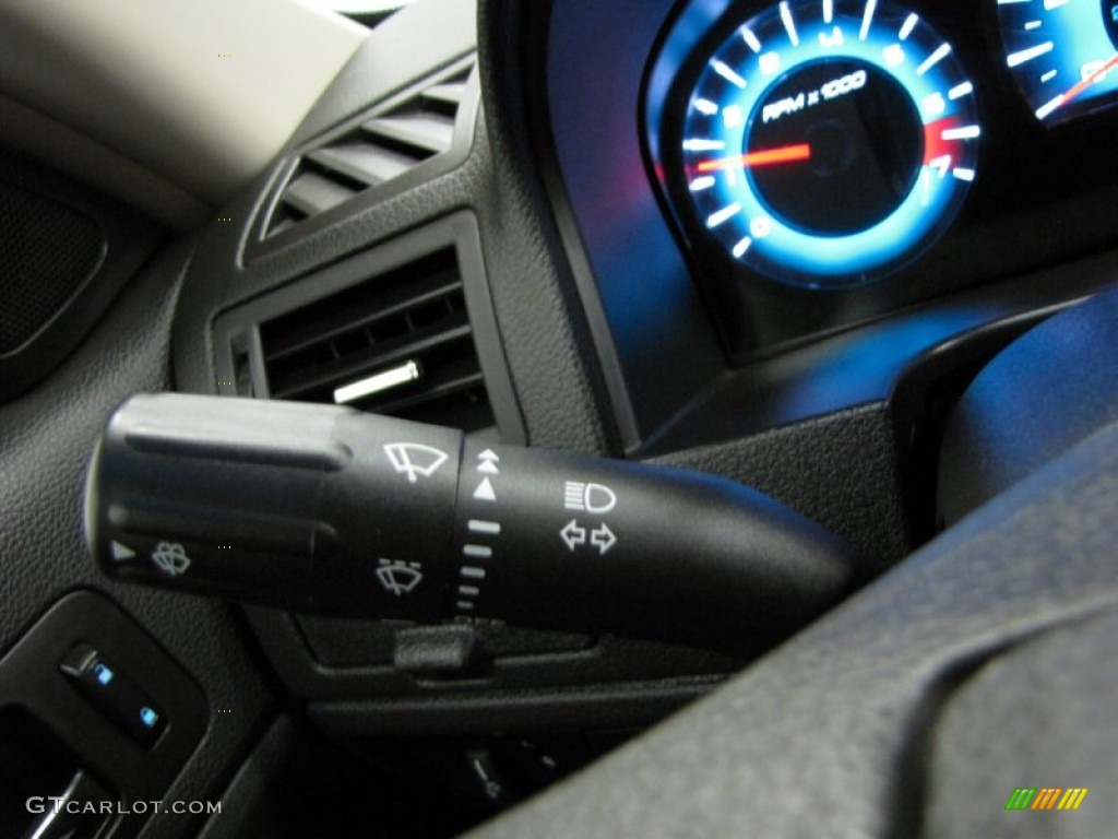 2012 Ford Fusion SE Controls Photo #83000645