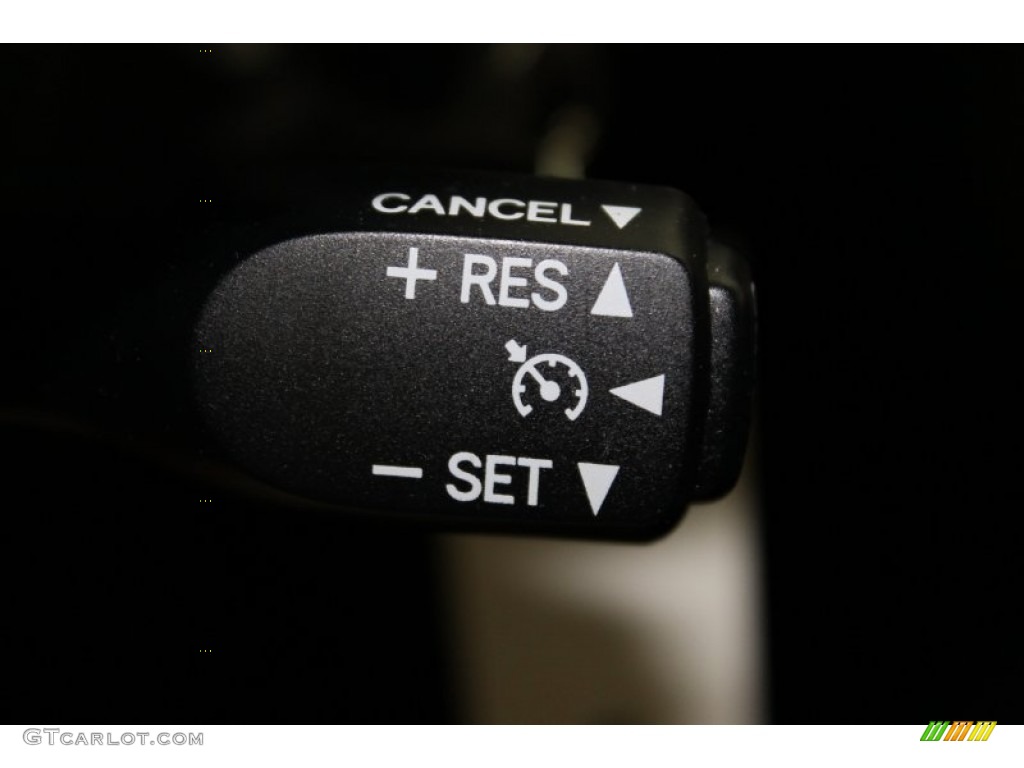 2006 Scion tC Standard tC Model Controls Photos