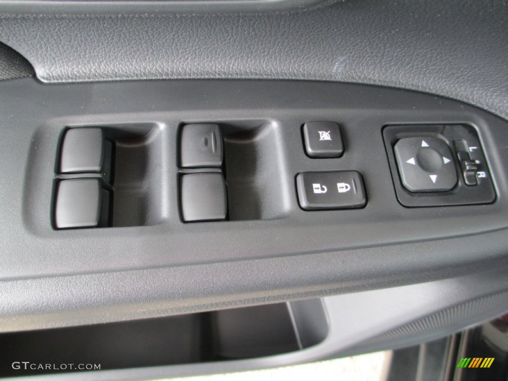 2014 Mitsubishi Outlander SE Controls Photo #83005784