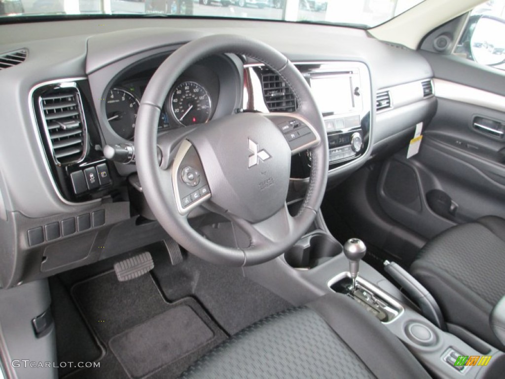 Black Interior 2014 Mitsubishi Outlander SE Photo #83005826