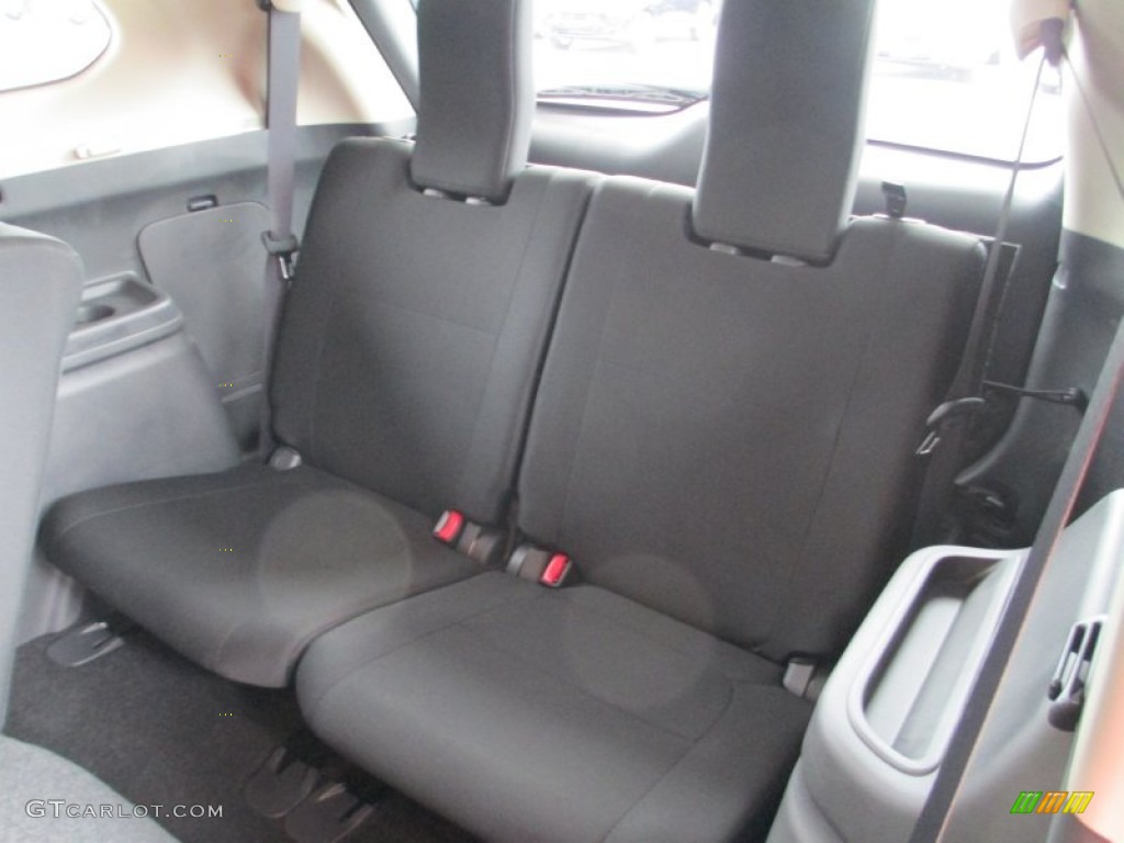 2014 Mitsubishi Outlander SE Rear Seat Photos
