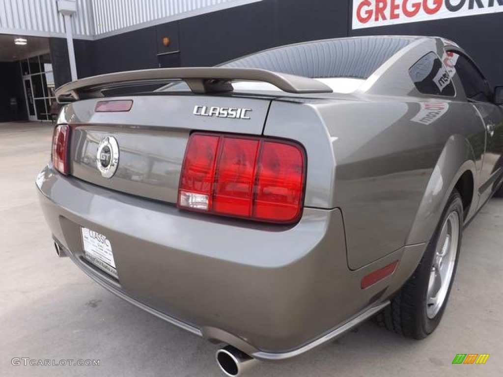 2005 Mustang GT Deluxe Coupe - Mineral Grey Metallic / Light Graphite photo #14