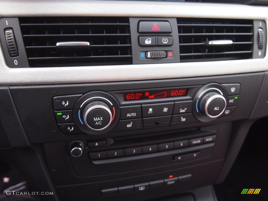 2013 BMW M3 Coupe Controls Photo #83009192