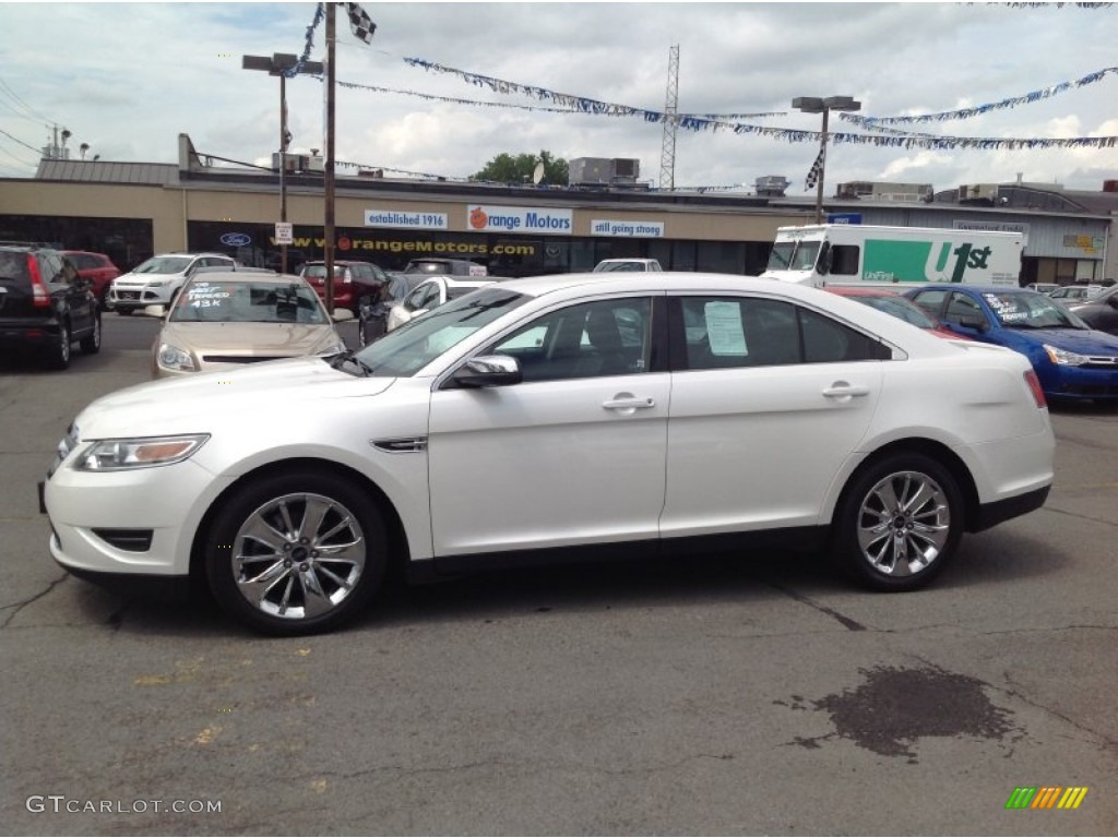 2010 Taurus Limited AWD - White Platinum Metallic Tri-Coat / Charcoal Black photo #2